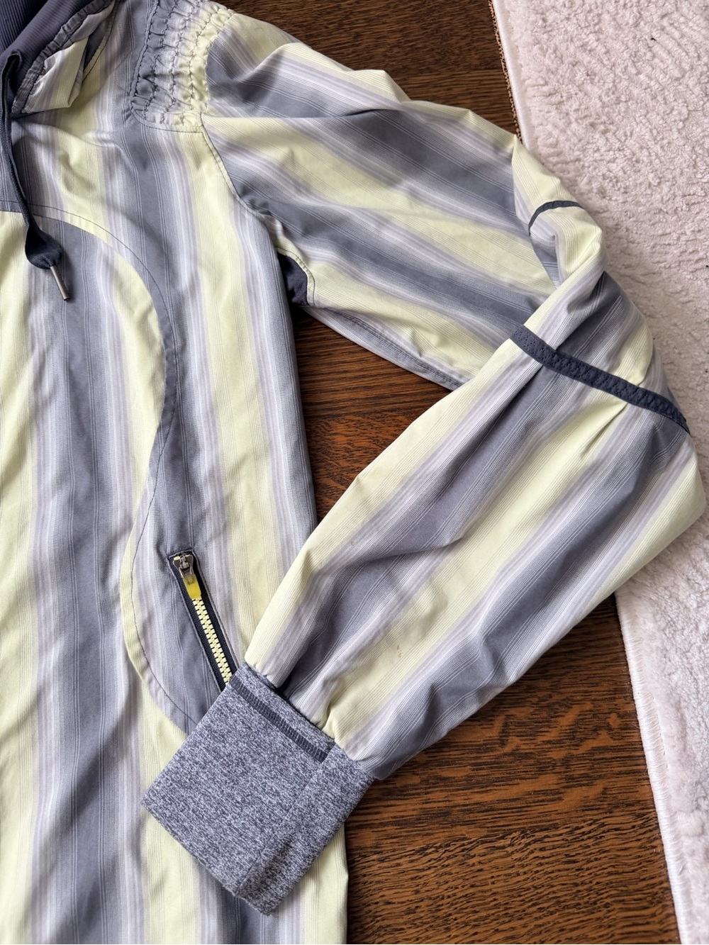 Vintage LULULEMON Run Reflection Track & Field Citron Ombré Stripes Jacket SZ 8 - Picture 5 of 16